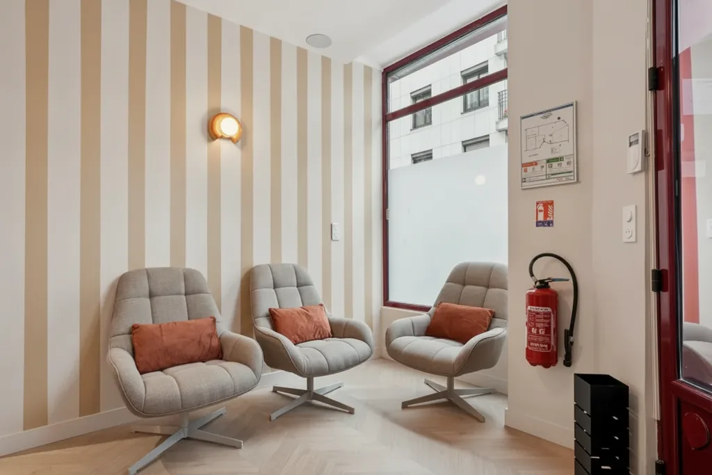 La salle d'attente du centre de santé Novadev à Paris 17e